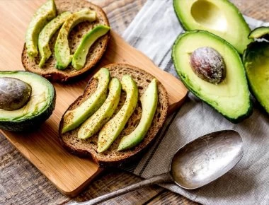 Τι κερδίζετε αν τρώτε μισό αβοκάντο την ημέρα;